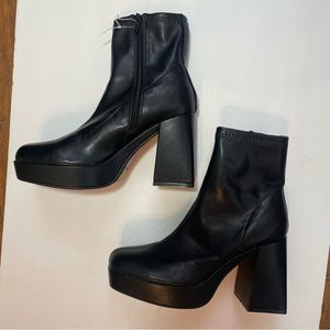 Platform fitted ankle booties black faux leather side zip square toe trendy 9